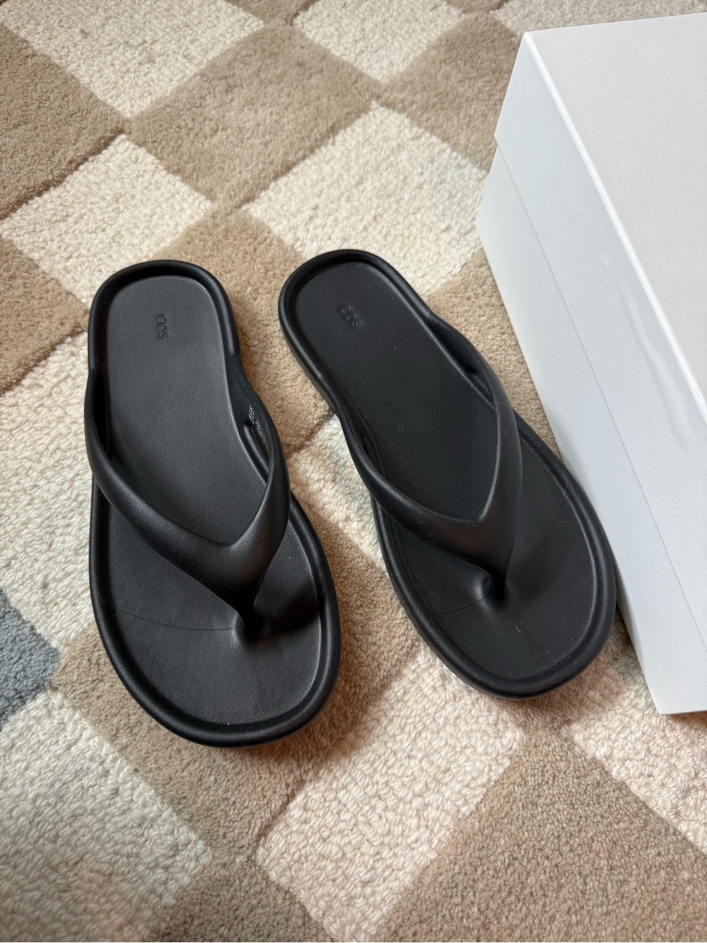COS Minimalist Black Flip Flop Sandals